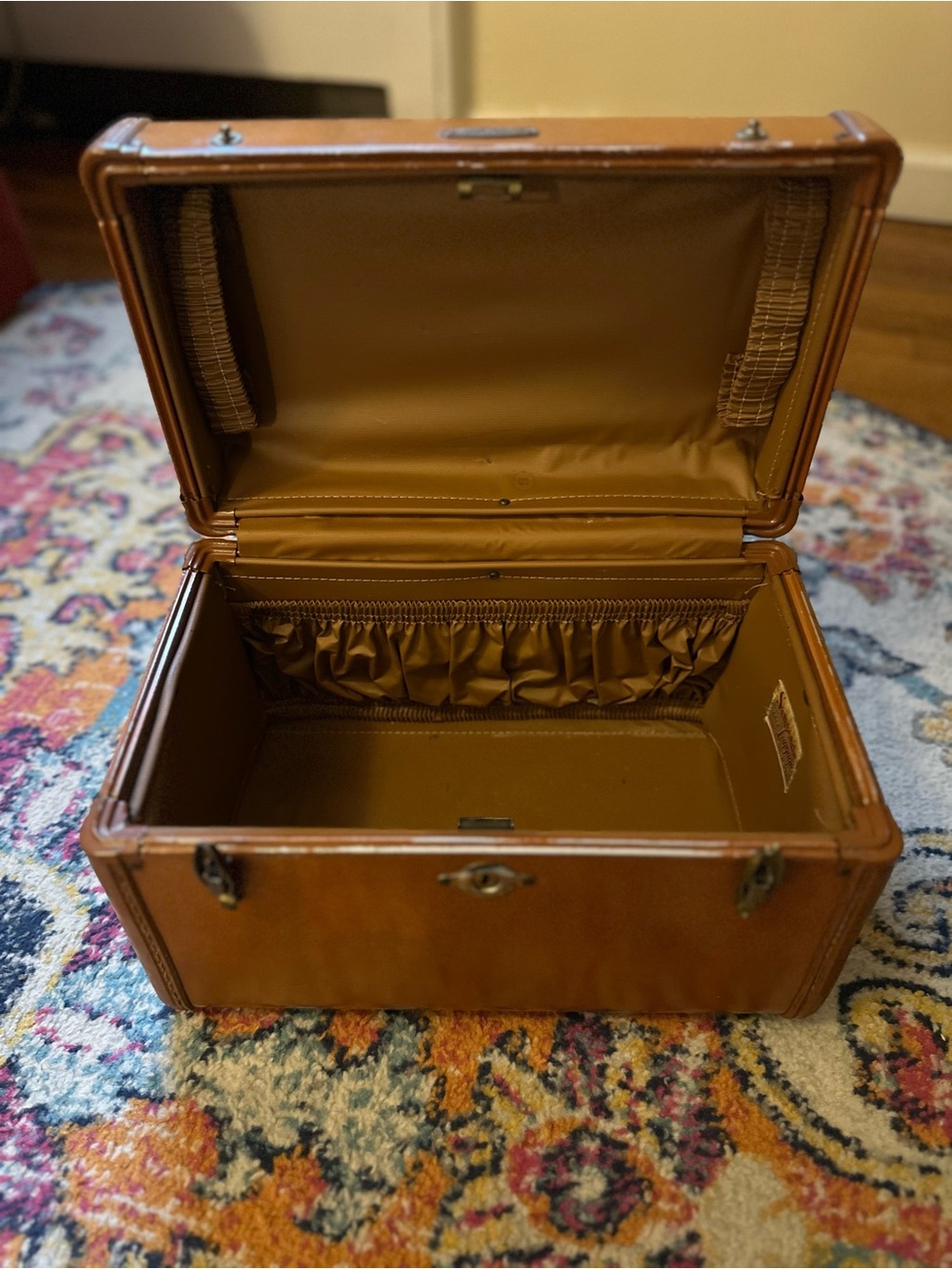 Samsonite Vintage 1940s Tan Hard-Shell Vanity Case with Brass Accent - Picture 8 of 11